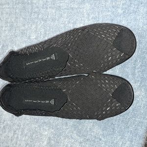 Steve Madden slip on silver Metallic accents wedge.  Peek a boo toe.  81/2